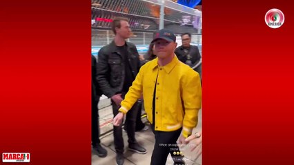 Canelo attends the Las Vegas GP wearing a Checo Pérez cap and congratulates Max Verstappen