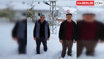 Tokat'ta Köy Halkı Kar Yağışını Türkülerle Karşıladı