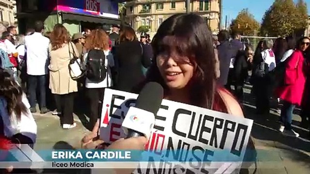Messina, scuole in corteo per la giornata contro la violenza sulle donne INTERVISTE