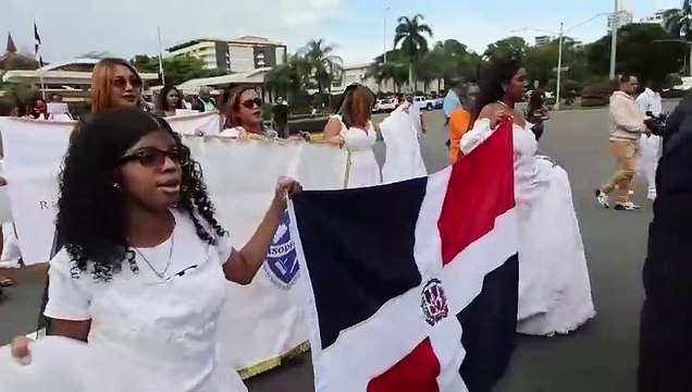 Marcha de Novias en la UASD en defensa de las mujeres víctimas de violencia