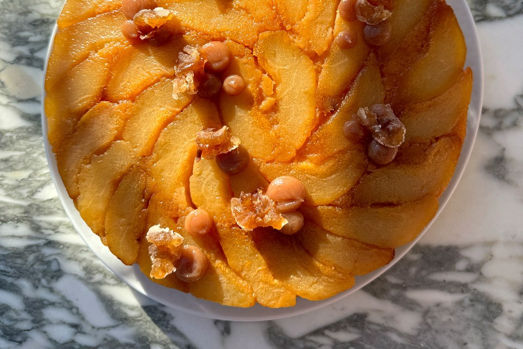Gâteau renversé aux poires caramélisées et crème de marrons de Nina Métayer