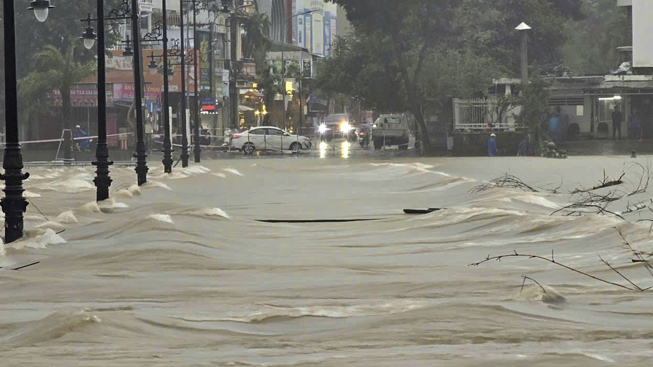 Thừa Thiên Huế tiếp tục cho học sinh nghỉ học do mưa lũ