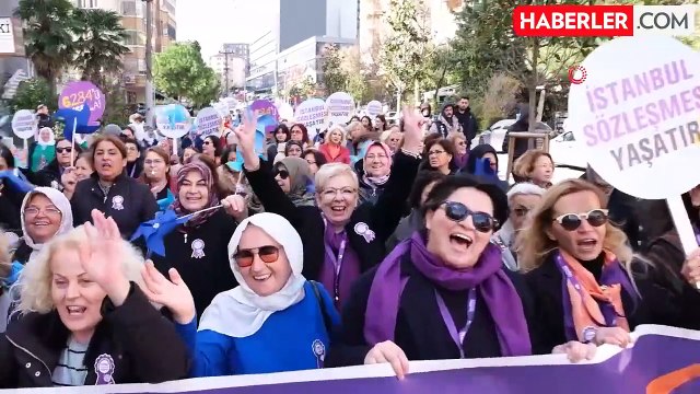 Nilüferli Kadınlar Şiddete Karşı Yürüyüş Düzenledi