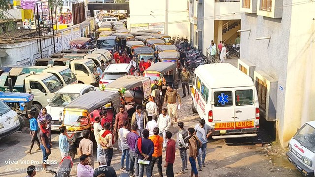 शिवसेना के साथ ऑटो चालकों ने किया नपा का घेराव, घंटे भर चला हंगामा