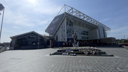 Late drama sees Leeds go top of the Championship: Swansea City 3-4 Leeds United