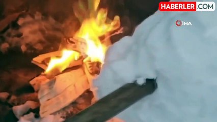 Uzundere'de Karla Yapılan Eğlenceli Çağ Kebabı