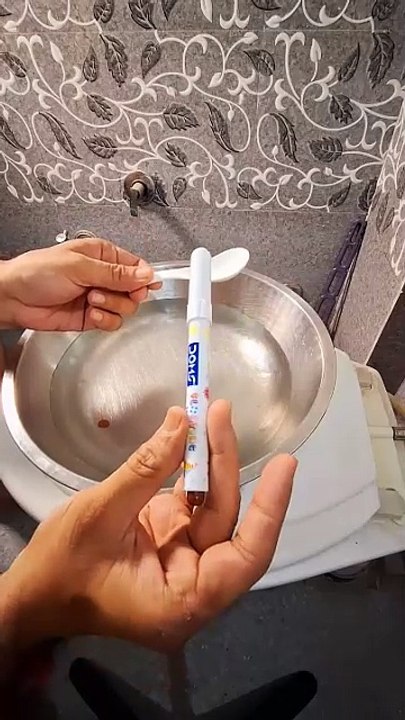 Doms Floating Markers With a Spoon