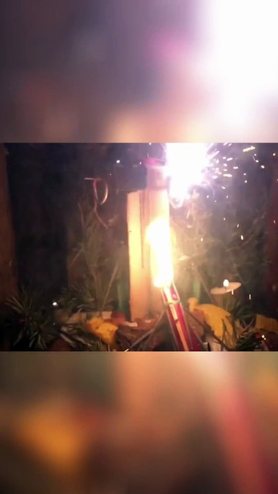 Spektakuläres Feuerwerk 🎆: Ein Funkenspektakel, das dich umhaut! 🎇