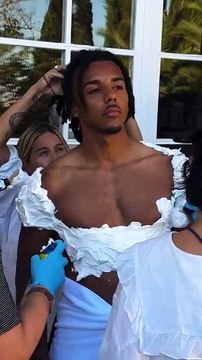 Jules Koundé se viste de novia untado en crema chantilly