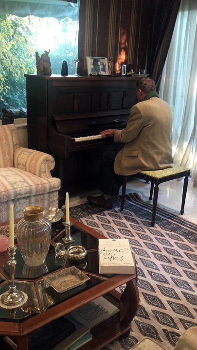piano by Theo