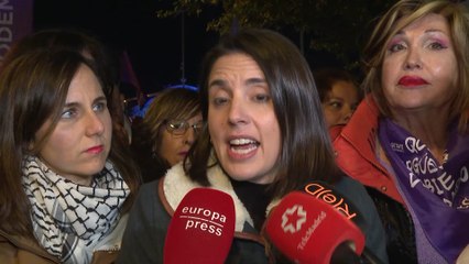 Montero critica a Errejón en la marcha del 25N