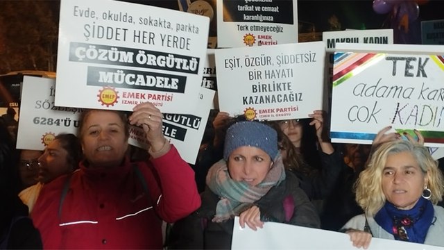 İzmir’de kadınlar şiddete, istismara ve cinayetlere karşı yürüdü