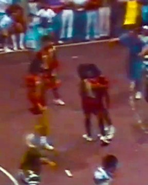 Homenaje del Napoli a Diego Armando Maradona