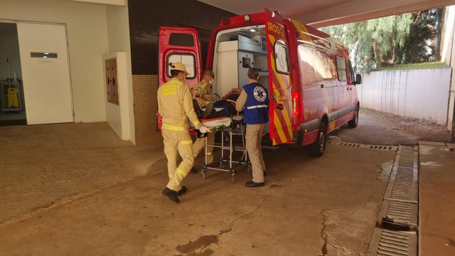 Homem sofre queda no trabalho e fica ferido em empresa às margens da BR-277