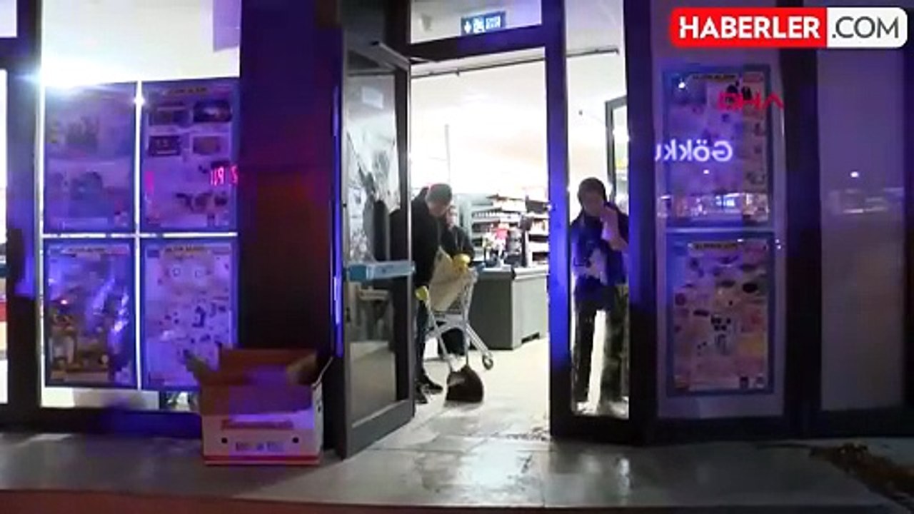 Hırsızlık yapmak için girdiler, ortalığı birbirine kattılar