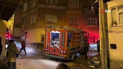 Çatı katında çıkan yangın 3 evi sardı