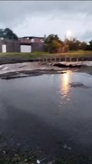 El agua se llevó un puente en Cerrillos