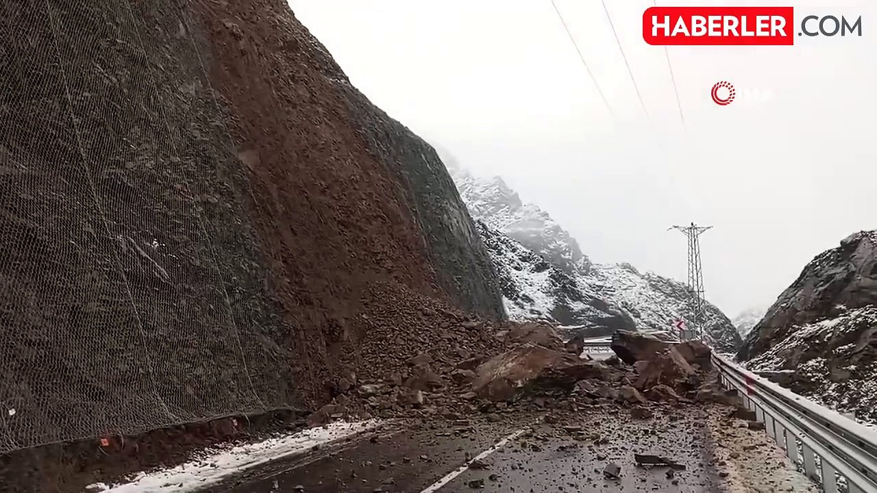 Artvin-Yusufeli Karayolu Heyelan Nedeniyle Ulaşıma Kapandı