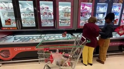 Ministro brasileño apoya "boicot" de proveedores de carne a Carrefour