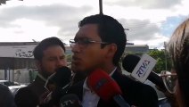 'Deje de estarse tocando': Fausto Calix reprende a periodista durante entrevista