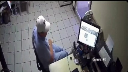 Captan a ladrón asaltando negocio