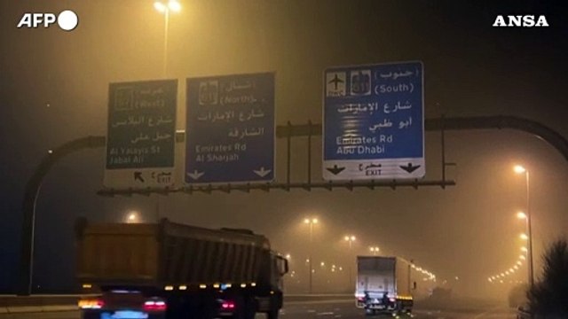 Emirati Arabi Uniti, la nebbia avvolge Dubai