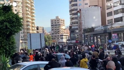 Beirut, il momento in cui un missile israeliano colpisce un edificio