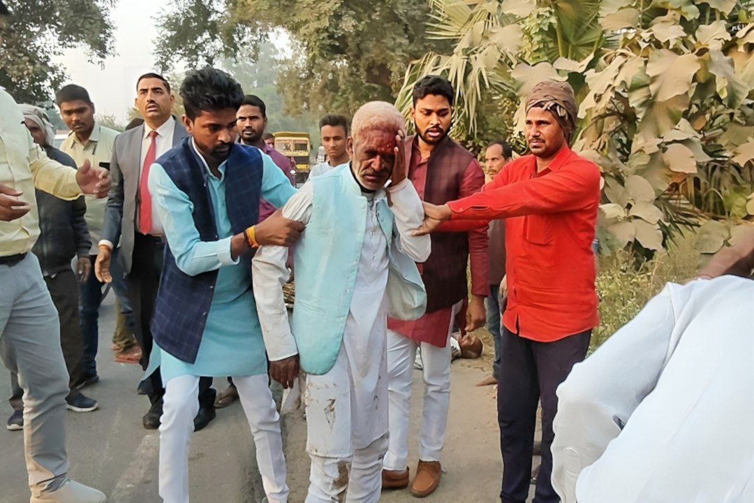 Video:  मंत्री आशीष पटेल ने सड़क हादसे में घायलों को पहुंचाया अस्पताल, लोगों ने की सराहना