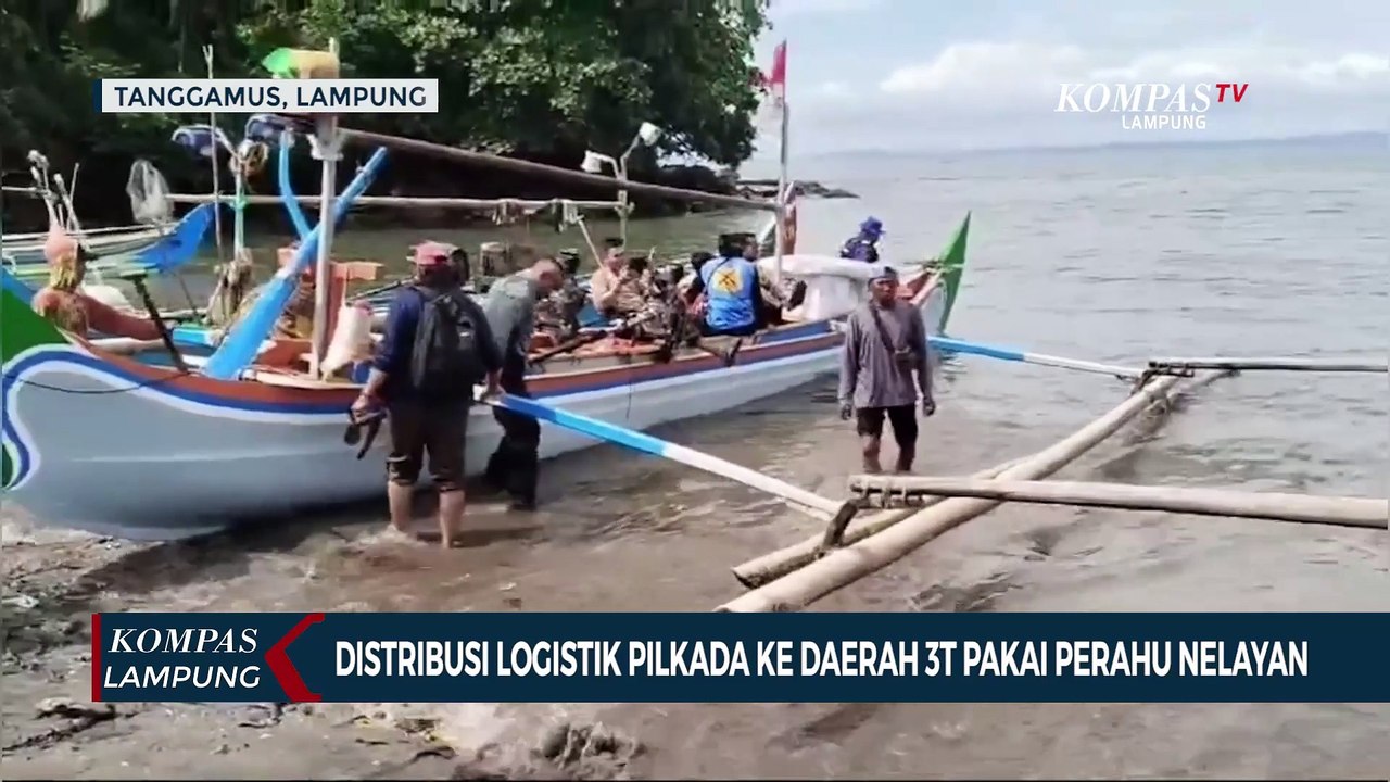 Minim Akses, Distribusi Logistik Pilkada di Daerah 3T Gunakan Perahu Nelayan