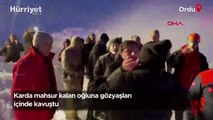 Karda mahsur kalan oğluna gözyaşları içinde kavuştu