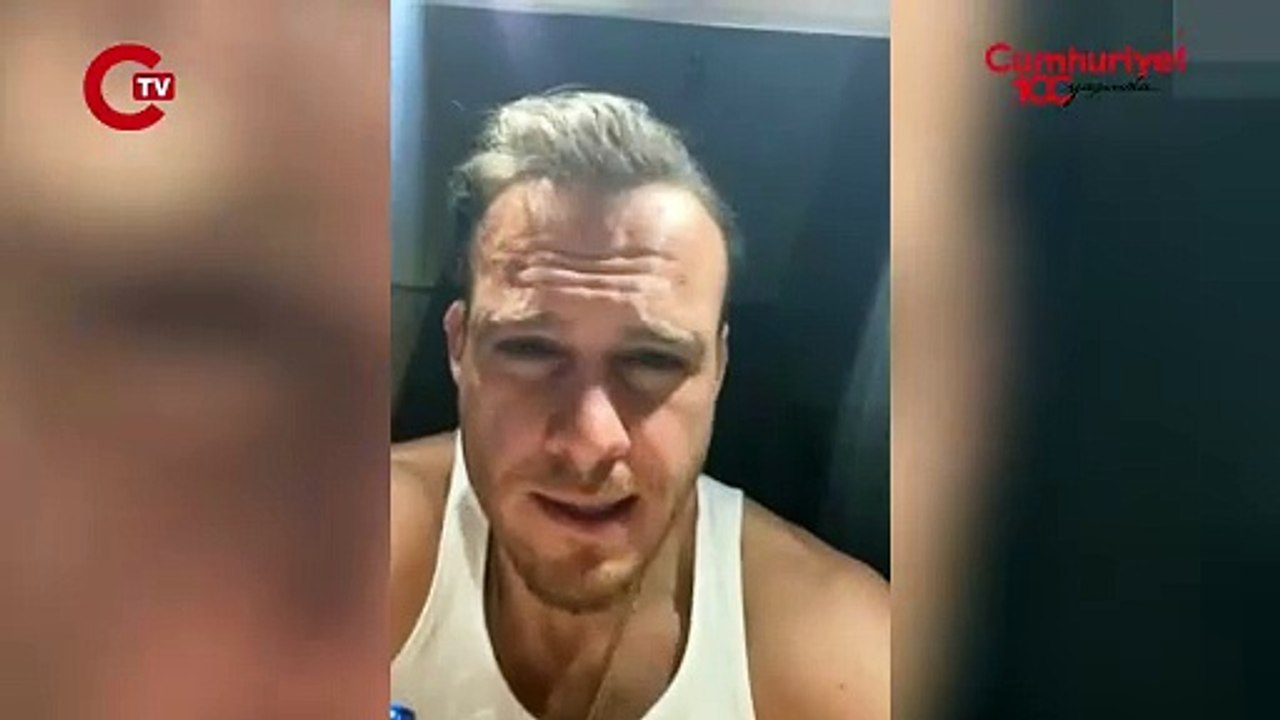 Kerem Bürsin, İngilizce ve Türkçeyi harmanlayarak konuştu, sosyal medyada ti’ye alındı