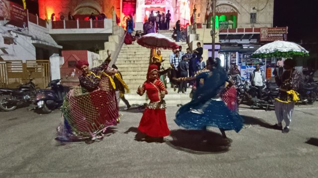 मत्स्य उत्सव पर लोक कलाकारों की प्रस्तुति, ज़ूम उठे दर्शक