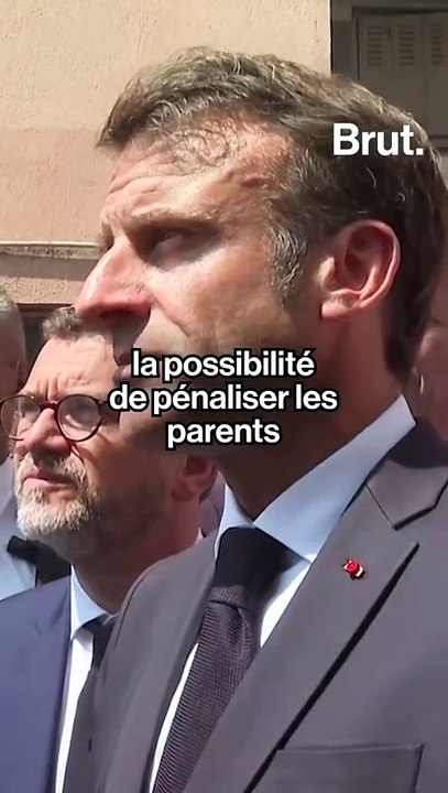 Emmanuel Macron évoque l’idée de “sanctionner financièrement” les familles “dès la première connerie” de leur enfant.