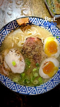 Pourquoi on prend nos plats en photo avant de les manger ? – Brut Philo