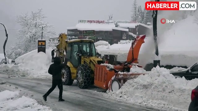 Ayder Yaylası'nda Kar Kalınlığı 1 Metreye Yaklaştı, Festival İçin Umut Veriyor