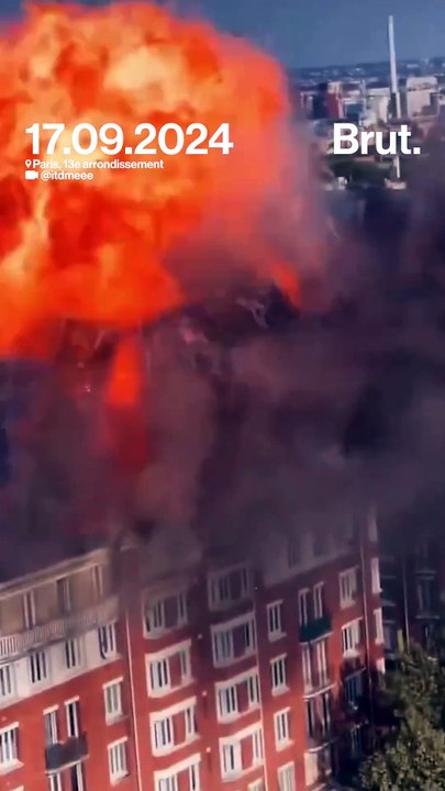 Les images impressionnantes d'une explosion sur le toit d'un immeuble à Paris