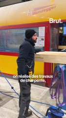 Charpente, couverture, taille de pierre : leur savoir-faire permet de préserver des monuments historiques