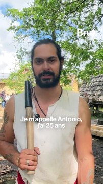 Antonio, 25 ans, apprenti charpentier sur le chantier médiéval de Guédelon