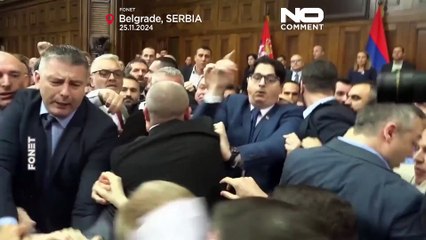 Deputados e ministros sérvios entram em confrontos no parlamento