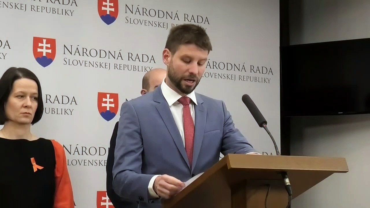 ZÁZNAM: Opozícia trvá na konci Šutaja Eštoka vo funkcii ministra vnútra
