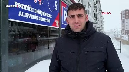 Çatıdan düşen kar, hasara yol açtı; O anlar kamerada