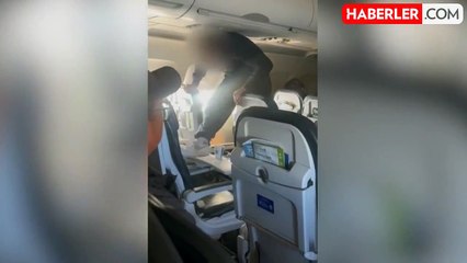 Uçak koltuğunu tekme atarak kırmaya çalışan yolcu diğer yolcular tarafından etksiz hale geitirildi