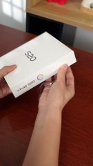 Gold-Threaded Phoenix Feather Texture - ViVO S20 Unboxed 🤯