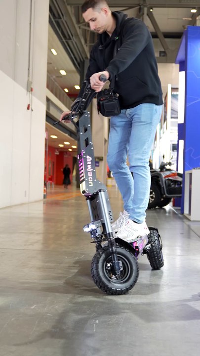 Test of an Arwibon Electric Scooter with Dual Rear Motors and 3 Wheels!   #ElectricScooter #Arwibon #DualMotors #ThreeWheels #ScooterTest #Innovation #Mobility #TechReview