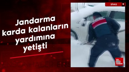 Sivas'ta jandarma karda kalanların yardımına koştu