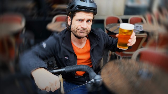 Alcool au guidon : « J'ai trop bu pour prendre le vélo,mais je le prends quand même »/« Tous les cyclistes accidentés ne font pas l'objet d'un dépistage » « Si je suis alcoolisé au vélo, c'est accident assuré pour moi ! »