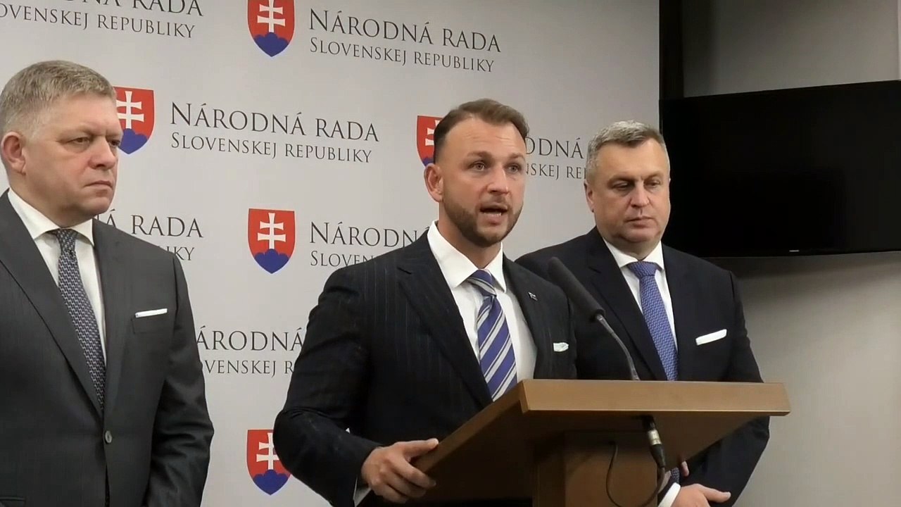 ZÁZNAM: Koalícia neotvorí skoršie odvolávanie ministra, trvá na februári
