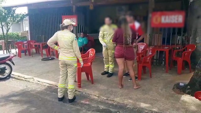 Homem leva garrafada na cabeça em bar no bairro Brasília