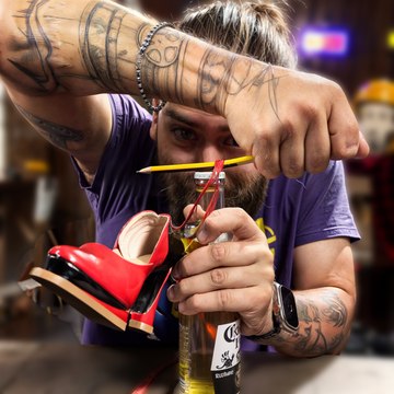 Repair hacks, chewing gum recycling, bottle opening and many more!