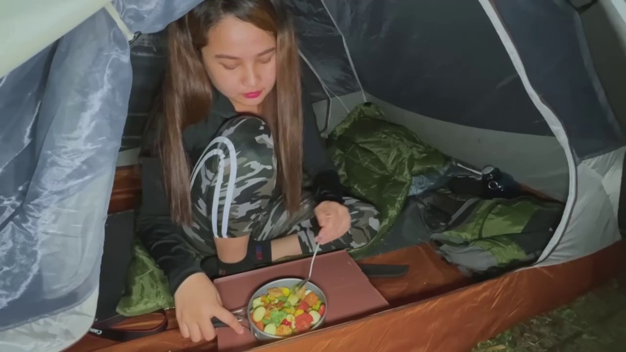 SOLO OVERNIGHT CAMPING IN THE RAIN - RELAXING IN THE TENT WITH THE SATISFYING SOUND OF NATURE - ASMR